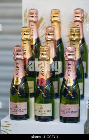 Bottiglie di moet chandon sul display Foto Stock