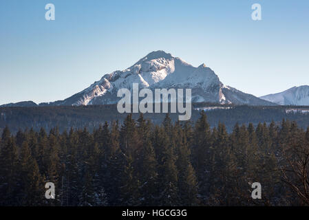 Vista invernale di Havran, il punto più alto dei Belianske Tatra in Slovacchia Foto Stock