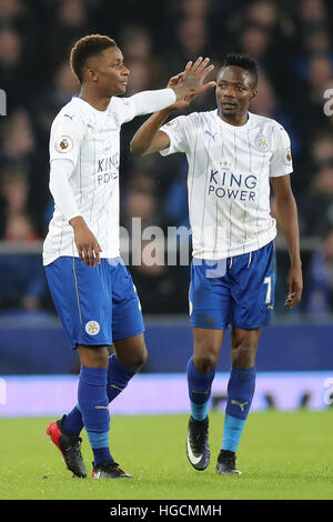 Il Leicester City's Ahmed Musa (destra) punteggio celebra il suo lato il secondo obiettivo del gioco durante la Emirates FA Cup, terzo round corrispondono a Goodison Park di Liverpool. Foto Stock