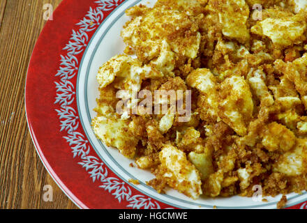 Farofa de ovos uovo con farina di manioca o.Cucina latina Foto Stock