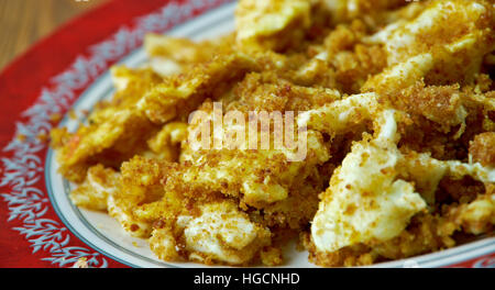 Farofa de ovos uovo con farina di manioca o.Cucina latina Foto Stock