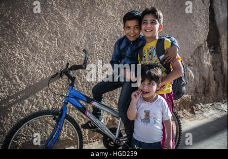 Ragazzi iraniano a Kashan città, capitale della contea di Kashan dell'Iran Foto Stock