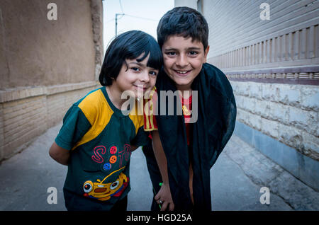 Ragazzi iraniano a Kashan città, capitale della contea di Kashan dell'Iran Foto Stock