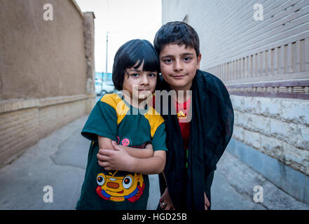 Ragazzi iraniano a Kashan città, capitale della contea di Kashan dell'Iran Foto Stock