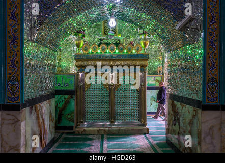 Tomba di Imamzadeh Helal Ali (Hilal ibn Ali) nel suo mausoleo in Aran va Bidgol, Provincia di Isfahan in Iran Foto Stock