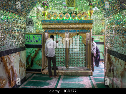 Tomba di Imamzadeh Helal Ali (Hilal ibn Ali) nel suo mausoleo in Aran va Bidgol, Provincia di Isfahan in Iran Foto Stock