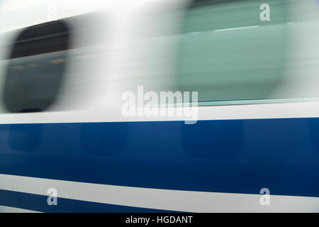 Dettaglio del veloce movimento del treno in movimento Foto Stock