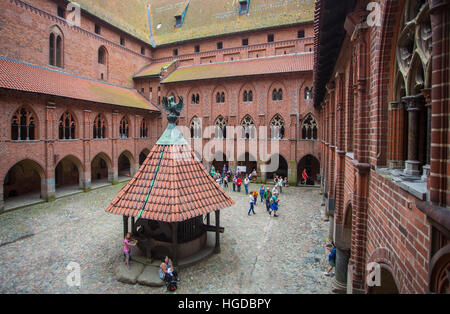 Cortile al castello di Malbork in Marienburg, Foto Stock