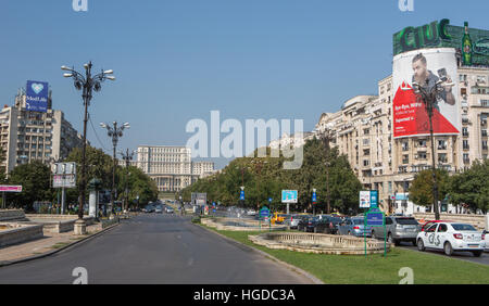 La Romania, Bucarest City, Unirii Boulevard e il palazzo del parlamento Foto Stock