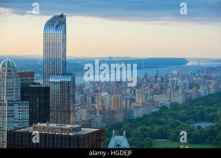 Costa est, New York Manhattan, vista dalla sommità della roccia Foto Stock