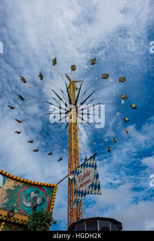 Giostra di oscillazione, Oktoberfest Monaco di Baviera Foto Stock