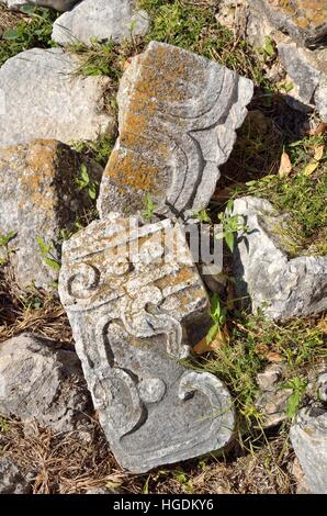 Pezzi antichi di parete con rilievo, Palazzo del Governatore, città maya di Uxmal, Yucatan, Messico Foto Stock