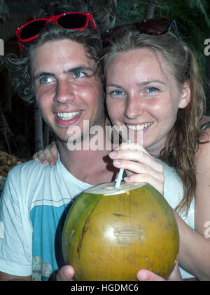 Drink di cocco Arcipelago Bacuit PALAWAN FILIPPINE Foto Stock