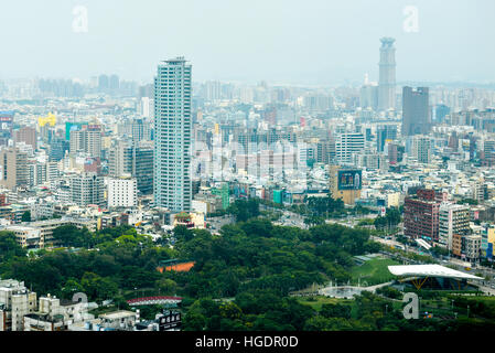 Vista aerea della città di Kaohsiung comune speciale della Repubblica di Cina in Taiwan, Asia Foto Stock