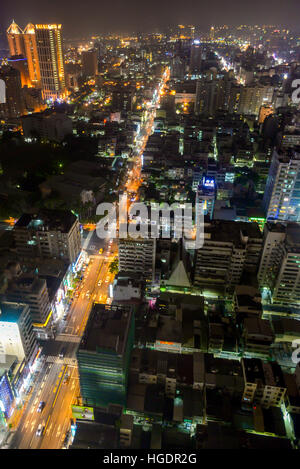 Vista aerea della città di Kaohsiung comune speciale della Repubblica di Cina in Taiwan, Asia Foto Stock