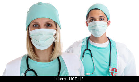 I giovani medici team medico donna uomo ritratto con maschera facciale occupazione lavoro isolato su uno sfondo bianco Foto Stock