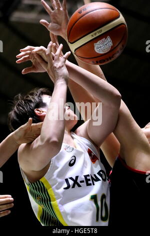 Tokyo, Giappone. Il 7 gennaio, 2017. Tokashiki Ramu (girasole) Basket : tutto il Giappone Campionato di basket 2017 donna semi-finale match tra JX-ENEOS Girasoli 72-52 Toyota antilopi al 1° Yoyogi palestra a Tokyo in Giappone . © AFLO SPORT/Alamy Live News Foto Stock