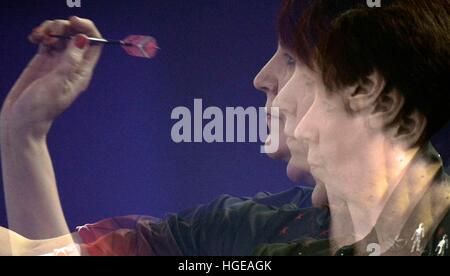 Camberley, Surrey, Regno Unito. 08 gen 2017. Il BDO Lakeside mondo Professional Freccette Lisa Ashton ENG durante la riproduzione il giorno 2 © Leo Mason/Alamy Live News Foto Stock