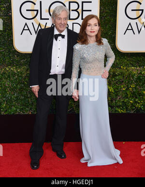 Los Angeles, California, USA. 08 gen 2017. Paul Verhoeven, Isabelle Huppert arrivando al 74Annuale di Golden Globe Awards presso il Beverly Hilton di Los Angeles. Gennaio 08, 2017 © Gamma-USA/Alamy Live News Foto Stock