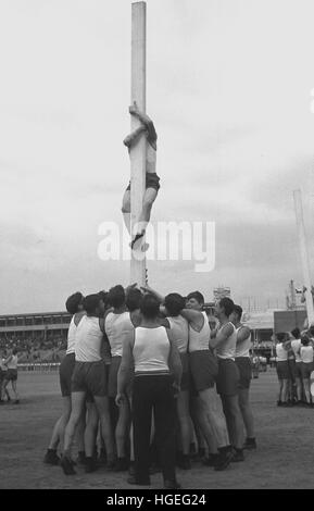 1930s, Czechoslovkia, Sudentenland, Ceco Sokol o giochi della gioventù, pre-WW2, tali giochi o festival chiamato Slet si sono tenuti in grandi arene sportive e sono state progettate per sviluppare i giovani physique e carattere. Foto Stock