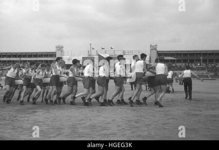 1930s, Czechoslovkia, Sudentenland, ceco sokol o giochi della gioventù, pre-WW2, giovani di atletica leggera a Slet o festival, tenutosi in grandi arene sportive, progettato per sviluppare i giovani physique e carattere. Foto Stock