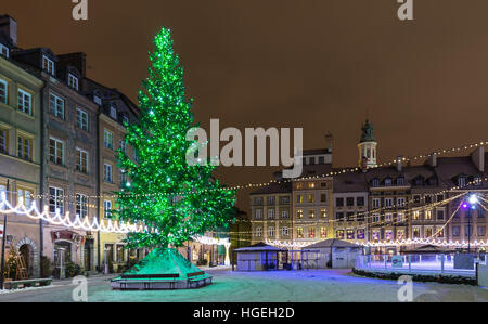 Varsavia, Città Vecchia, Polonia il 5 gennaio 2017. Le decorazioni di Natale sulla città vecchia di Varsavia. Piazza della Città Vecchia. Foto Stock