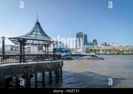 Molo Ponte di Londra City Pier. Londra, Regno Unito Foto Stock