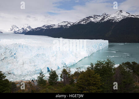 Ghiacciaio Perito Moreno sul Lago Argentino, El Calafate, Parque Nacional Los Glaciares, Patagonia, Argentina, Sud America