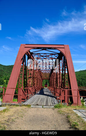 Il vecchio ponte in ferro di Trans-Siberia rotta vicino Polovinaya, Lago Baikal Foto Stock