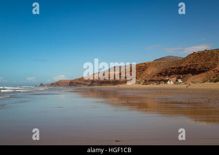 Mattina sulla famosa spiaggia di Legzira, Marocco Foto Stock