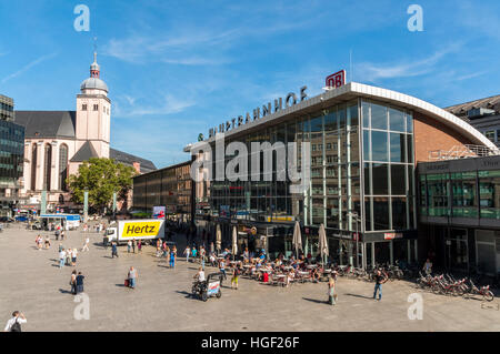 Colonia Stazione Centrale, visto dalla Cattedrale passi, NRW, Germania Foto Stock