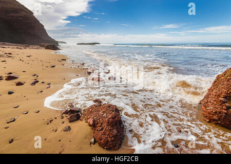 Cercato Legzira belle spiagge sulla costa del Marocco Foto Stock