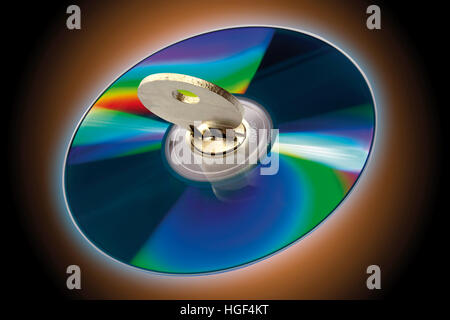 CD/DVD con serratura e chiave: simbolo per la sicurezza dei dati Foto Stock
