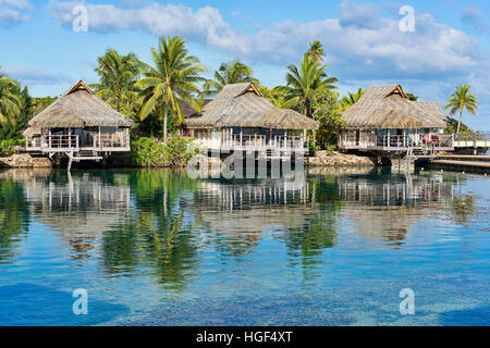 Holiday resort con bungalow, Moorea, Polinesia Francese Foto Stock