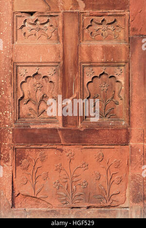 La decorazione parietale, Naubat o Naqqar Khana casa del tamburo, il complesso del Forte Rosso, Vecchia Delhi, Delhi, India Foto Stock