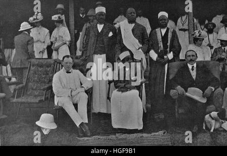 1907. Winston Churchill con re Daudi Cwa11 del Buganda a Kampala, protettorato britannico di Uganda Foto Stock