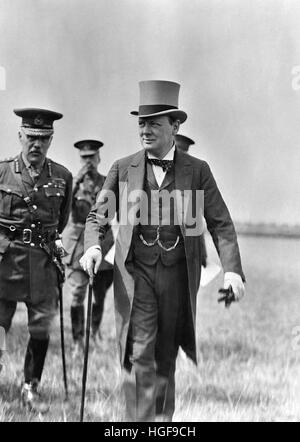 Winston Churchill ispeziona esercito britannico di occupazione. Colonia 1919 Foto Stock