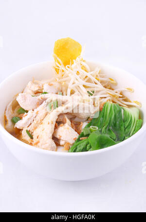 Cancellare la zuppa di noodle al pollo Tailandese pasto alimenti Foto Stock