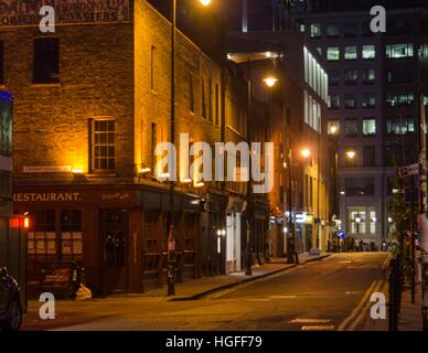 Brushfield Street vicino a Spitalfields Market, Londra di notte. Foto Stock