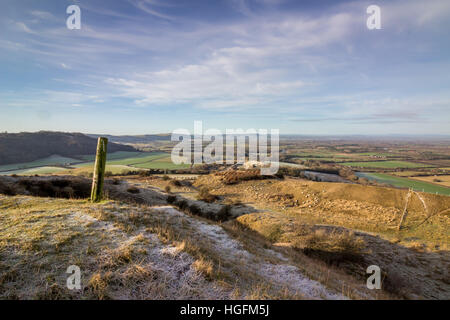 Vista dalla collina Wolstonbury, South Downs, in una fredda giornata invernale e. Foto Stock