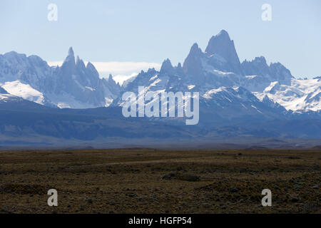 Punto di vista sul Monte Fitz Roy e Cerro Torre, El Chalten, Patagonia, Argentina, Sud America Foto Stock