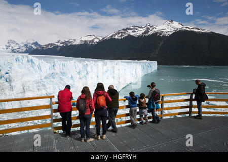 Ghiacciaio Perito Moreno sul Lago Argentino, El Calafate, Parque Nacional Los Glaciares, Patagonia, Argentina, Sud America Foto Stock