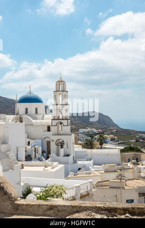 Il Pyrgos (Pirgos) Santorini Una popolare isola greca vacanza destinazione per navi da crociera Foto Stock