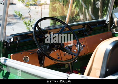 Open top split screen Santana Land Rover Foto Stock