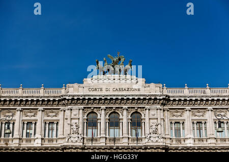 Corte di Cassazione (Corte di Cassazione), il Palazzo di Giustizia e Palazzo di Giustizia. Renaissance, quadriga di bronzo. Roma, Italia, Europa. Spazio di copia Foto Stock