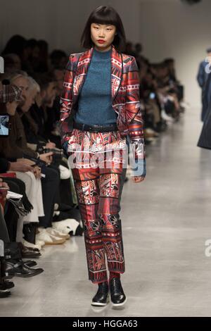 Londra, Regno Unito. 08 gen 2017. I gemelli passerella al London Fashion Week 08/01/2017 | Verwendung weltweit/picture alliance © dpa/Alamy Live News Foto Stock