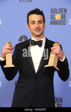 Beverly Hills, CA. 8 Gen, 2017. Justin Hurwitz in sala stampa per 74Annuale di Golden Globe Awards 2017 - Sala stampa, il Beverly Hilton Hotel di Beverly Hills, CA 8 gennaio 2017. © Adrian Newton/Everett raccolta/Alamy Live News Foto Stock