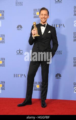 Beverly Hills, CA. 8 Gen, 2017. Tom Hiddleston in sala stampa per 74Annuale di Golden Globe Awards 2017 - Sala stampa, il Beverly Hilton Hotel di Beverly Hills, CA 8 gennaio 2017. © Adrian Newton/Everett raccolta/Alamy Live News Foto Stock