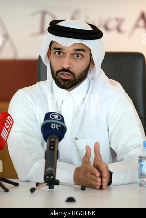 Al Khor, in Qatar. Il 9 gennaio, 2017. Hassan Al Thawadi, Segretario Generale del Comitato supremo per la consegna e il lascito del 2022 FIFA World Cup parla durante un colloquio in una sala conferenze presso l'Al Bidda Tower, la residenza del comitato Al Khor, Qatar, 9 gennaio 2017. Credito: dpa picture alliance/Alamy Live News Foto Stock