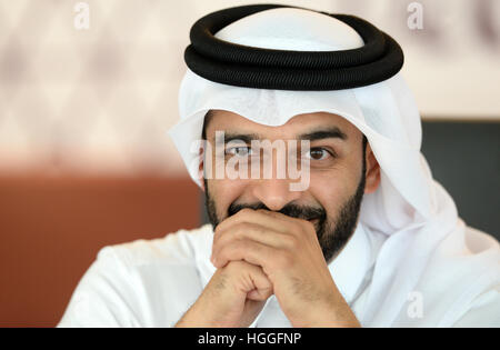 Al Khor, in Qatar. Il 9 gennaio, 2017. Hassan Al Thawadi, Segretario Generale del Comitato supremo per la consegna e il lascito del 2022 FIFA World Cup parla durante un colloquio in una sala conferenze presso l'Al Bidda Tower, la residenza del comitato Al Khor, Qatar, 9 gennaio 2017. Credito: dpa picture alliance/Alamy Live News Foto Stock